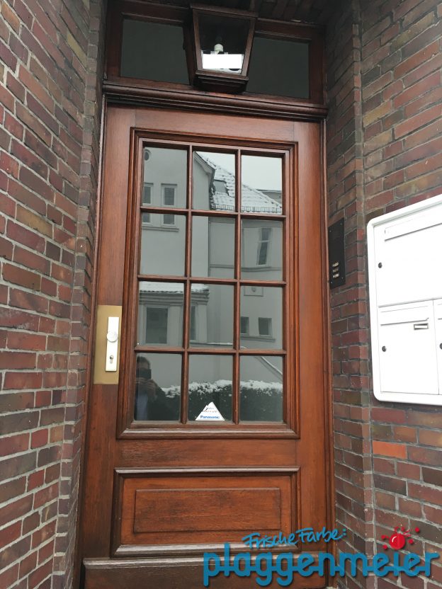 Wir lasieren Ihre Haustür, weil wir Bremer Altbauten lieben! Malereibetrieb Plaggenmeier aus Bremen